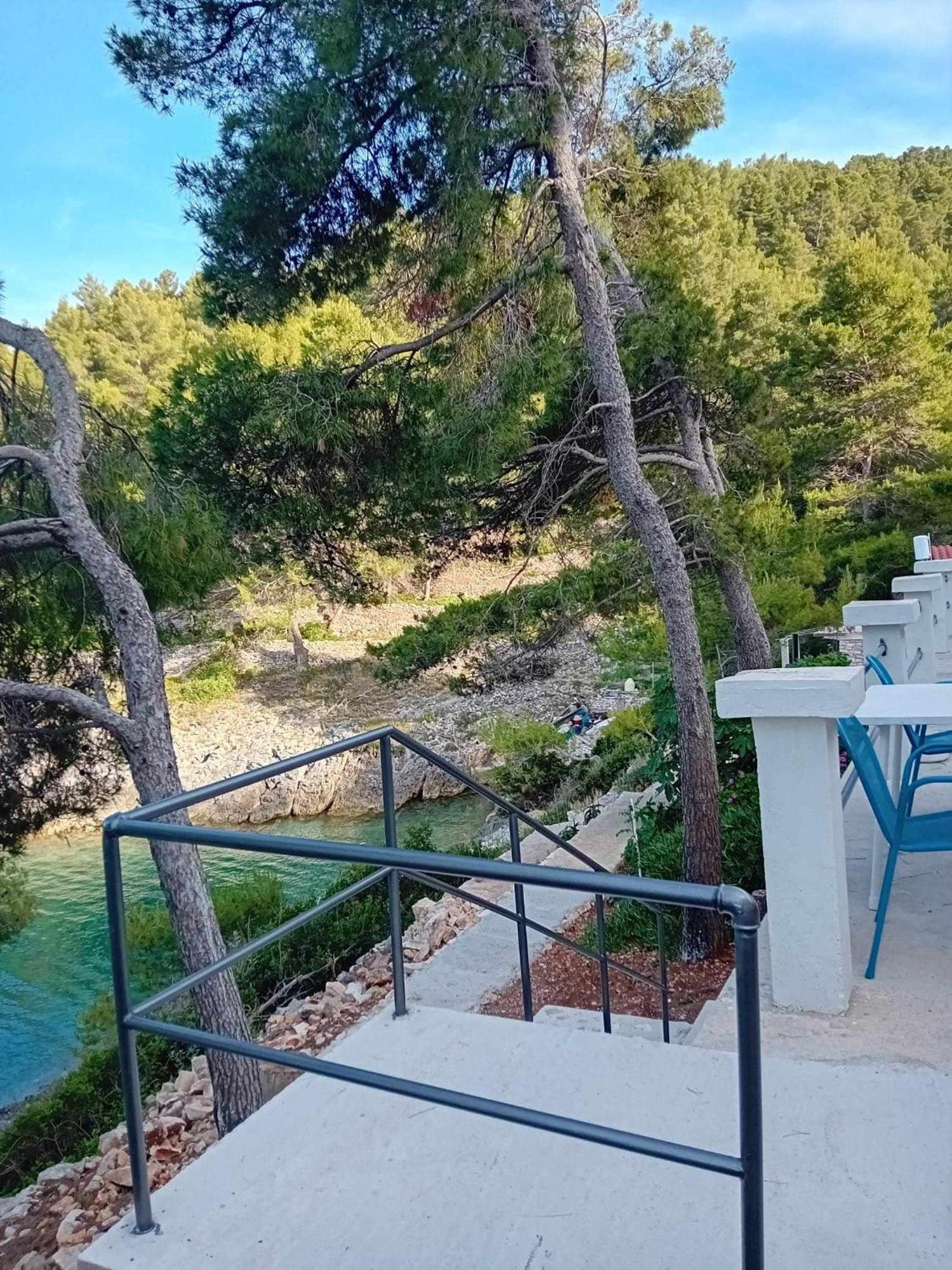 ヴェラ・ルカ Modern Robinson Veli Bareヴィラ エクステリア 写真